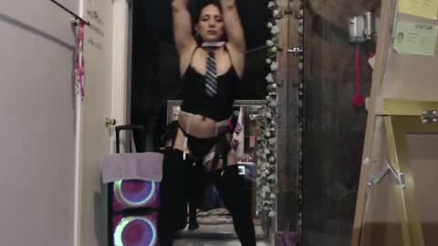 Snapshot of uandme_baby chatting on 11-11-25, 04:23 Azelia B online show from 11-11-25, 04:23