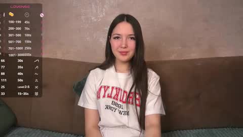 Snapshot of udelaborom chatting on 02-09-25, 10:42 Lili online show from 02-09-25, 10:42