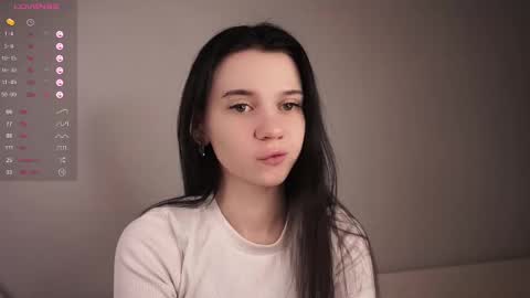 Snapshot of udelaborom chatting on 02-18-25, 07:30 Lili online show from 02-18-25, 07:30