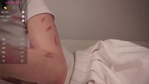 Snapshot of udelaborom chatting on 02-19-25, 01:51 Lili online show from 02-19-25, 01:51