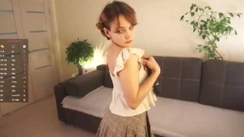 Snapshot of udelaborom chatting on 02-17-26, 05:30 Lili online show from 02-17-26, 05:30