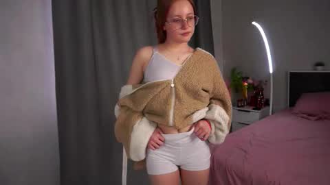 Snapshot of udelaborom chatting on 02-20-26, 04:42 Lili online show from 02-20-26, 04:42
