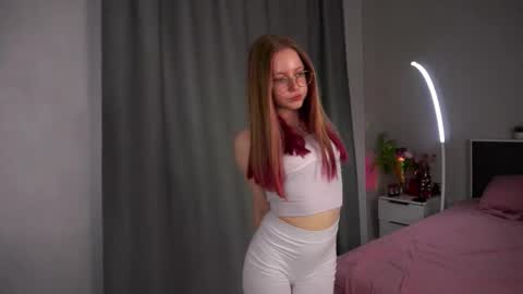 Snapshot of udelaborom chatting on 02-20-26, 06:19 Lili online show from 02-20-26, 06:19