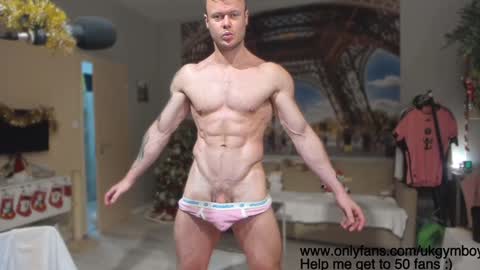 Snapshot of ukgymboy chatting on 12-01-24, 09:26 James Iron online show from 12-01-24, 09:26