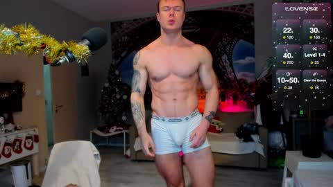 Snapshot of ukgymboy chatting on 01-01-25, 01:37 James Iron online show from 01-01-25, 01:37