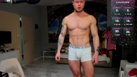 Snapshot of ukgymboy chatting on 01-18-25, 09:45 James Iron online show from 01-18-25, 09:45