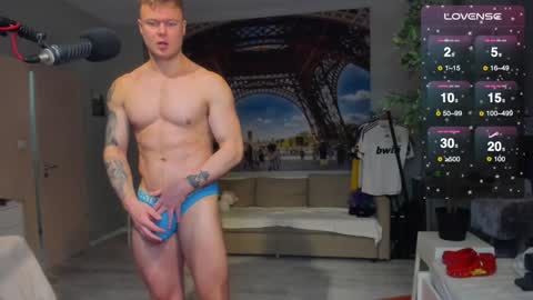 Snapshot of ukgymboy chatting on 02-01-25, 02:34 James Iron online show from 02-01-25, 02:34