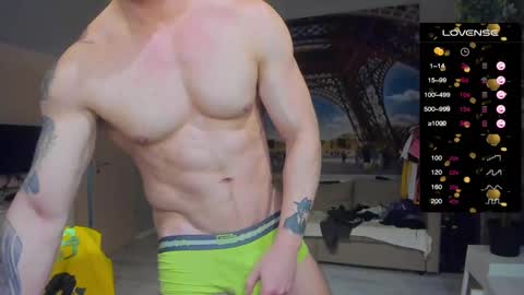 Snapshot of ukgymboy chatting on 03-02-25, 02:21 James Iron online show from 03-02-25, 02:21