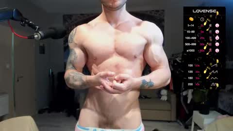 Snapshot of ukgymboy chatting on 09-24-25, 11:24 James Iron online show from 09-24-25, 11:24