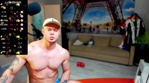 Snapshot of ukgymboy chatting on 10-24-25, 11:50 James Iron online show from 10-24-25, 11:50