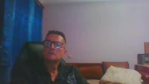 Snapshot of ulmeni4 chatting on 10-31-25, 08:21 ulmeni4 online show from 10-31-25, 08:21