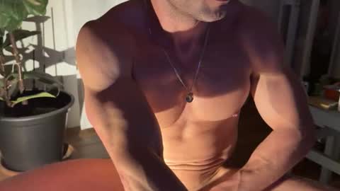 Um CM online show from 04-19-26, 12:33