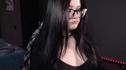 Snapshot of uminarin chatting on 02-18-25, 01:11 Julia online show from 02-18-25, 01:11