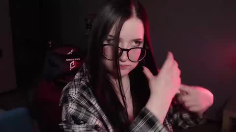 Snapshot of uminarin chatting on 03-04-25, 12:01 Julia online show from 03-04-25, 12:01