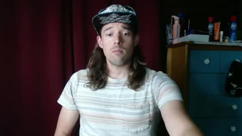 Snapshot of umphreak42 chatting on 09-28-25, 06:46 Andrew online show from 09-28-25, 06:46