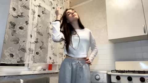 Snapshot of unaberto chatting on 12-13-25, 07:53 Isobelle lisi online show from 12-13-25, 07:53