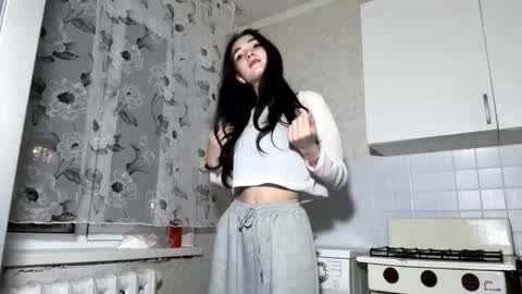 Snapshot of unaberto chatting on 12-17-25, 04:02 Isobelle lisi online show from 12-17-25, 04:02