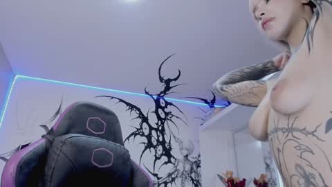 Snapshot of unachimbaherida chatting on 02-01-25, 06:21 Elle Danielle online show from 02-01-25, 06:21