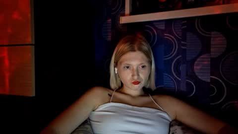 Snapshot of unahilse chatting on 10-17-25, 02:08 Kira online show from 10-17-25, 02:08
