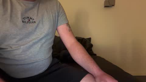 Snapshot of uncutedaustria chatting on 10-10-25, 01:15 Tom online show from 10-10-25, 01:15