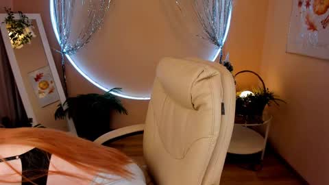 Call me Mira  thumbs up its make me happy online show from 12-16-24, 08:37