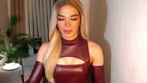 Snapshot of unique_taste69 chatting on 10-04-25, 04:38 Miss Andrea online show from 10-04-25, 04:38