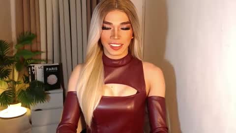 Snapshot of unique_taste69 chatting on 10-06-25, 03:42 Miss Andrea online show from 10-06-25, 03:42