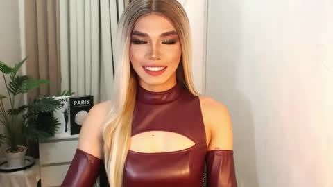 Snapshot of unique_taste69 chatting on 10-17-25, 10:07 Miss Andrea online show from 10-17-25, 10:07