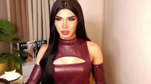 Snapshot of unique_taste69 chatting on 10-28-25, 04:09 Miss Andrea online show from 10-28-25, 04:09