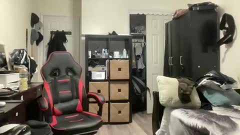 Snapshot of unlobitooenwallstreet chatting on 12-19-25, 05:53 unlobitooenwallstreet online show from 12-19-25, 05:53