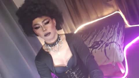 Snapshot of ur_dominatrix chatting on 11-28-25, 02:36 MISS ANNA online show from 11-28-25, 02:36