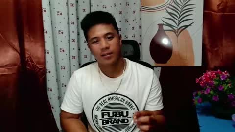 Snapshot of ur_pinoydave chatting on 12-19-24, 05:50 Dave online show from 12-19-24, 05:50