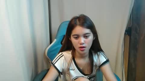 Snapshot of ur_prettyangel chatting on 02-13-26, 02:13 ur_prettyangel online show from 02-13-26, 02:13