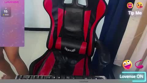 Snapshot of ur_xpensivecandy chatting on 11-15-25, 06:59 megan online show from 11-15-25, 06:59