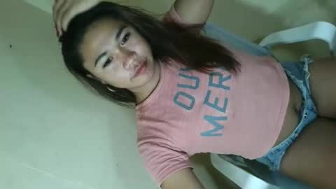 Snapshot of urasian_pinayxxx chatting on 02-15-26, 04:20 Alvie online show from 02-15-26, 04:20