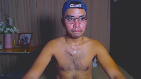 Snapshot of urasianversahunkxx chatting on 02-24-25, 08:27 johnzen online show from 02-24-25, 08:27