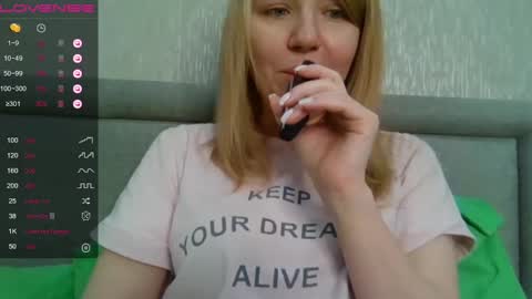 Snapshot of urbadkitty chatting on 12-28-24, 06:39 urbadkitty online show from 12-28-24, 06:39