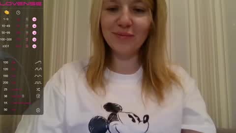 Snapshot of urbadkitty chatting on 01-17-25, 12:21 urbadkitty online show from 01-17-25, 12:21