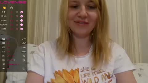 Snapshot of urbadkitty chatting on 02-14-25, 02:44 urbadkitty online show from 02-14-25, 02:44