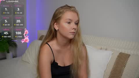 Snapshot of urblonde001 chatting on 09-17-25, 02:46 Ksenia Pterson online show from 09-17-25, 02:46