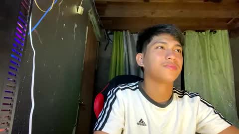 Snapshot of urcuteguy_jhonx chatting on 09-30-25, 03:17 Dannie online show from 09-30-25, 03:17
