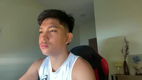 Snapshot of urcuteguy_jhonx chatting on 10-17-25, 07:33 Dannie online show from 10-17-25, 07:33