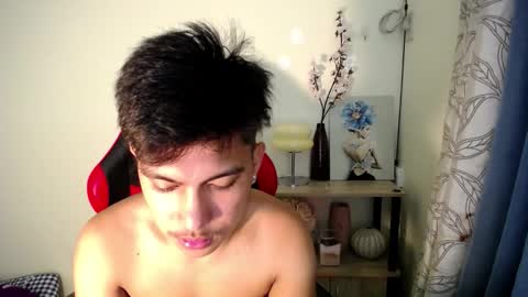 Snapshot of urcuteguy_jhonx chatting on 10-20-25, 04:18 Dannie online show from 10-20-25, 04:18