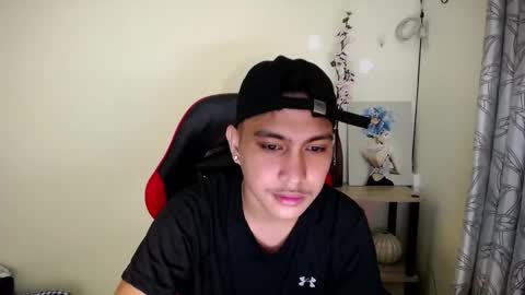 Snapshot of urcuteguy_jhonx chatting on 10-21-25, 04:41 Dannie online show from 10-21-25, 04:41