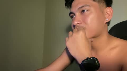 Snapshot of urcuteguy_jhonx chatting on 10-22-25, 11:04 Dannie online show from 10-22-25, 11:04