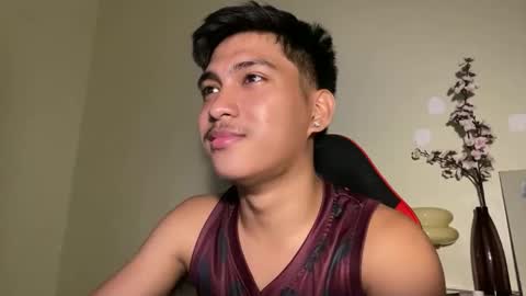 Snapshot of urcuteguy_jhonx chatting on 10-23-25, 04:28 Dannie online show from 10-23-25, 04:28
