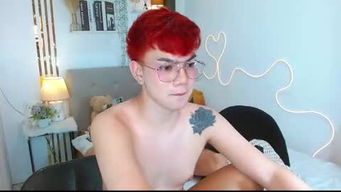 Snapshot of urdeityoflove_ chatting on 09-10-25, 02:06 rose and khristine online show from 09-10-25, 02:06