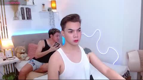 Snapshot of urdeityoflove_ chatting on 10-06-25, 08:01 rose and khristine online show from 10-06-25, 08:01