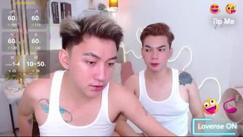 Snapshot of urdeityoflove_ chatting on 10-13-25, 01:22 rose and khristine online show from 10-13-25, 01:22