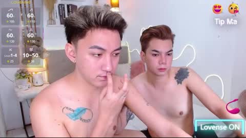 Snapshot of urdeityoflove_ chatting on 10-14-25, 11:00 rose and khristine online show from 10-14-25, 11:00